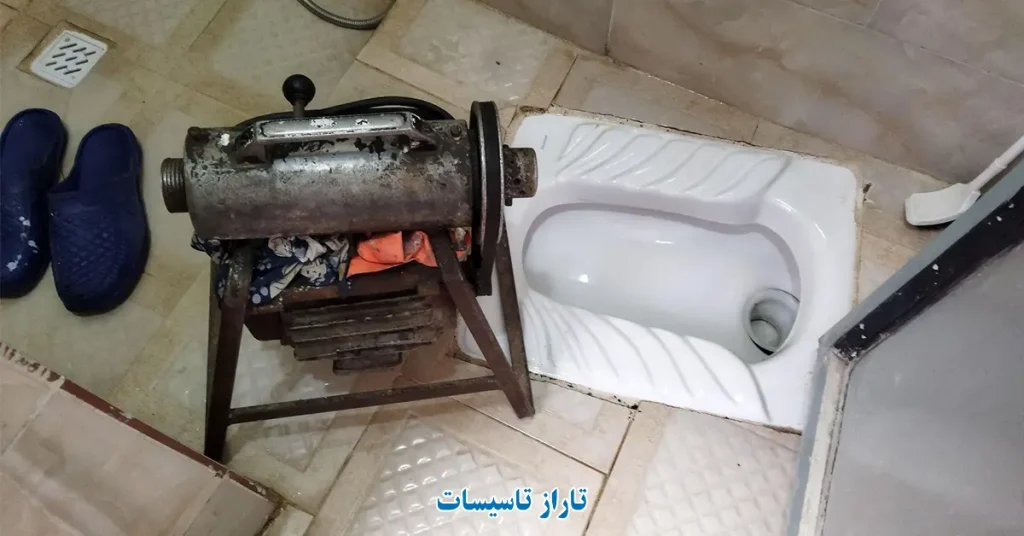 باز کردن لوله فاضلاب توالت ایرانی؛ روش های کاربردی رفع انسداد